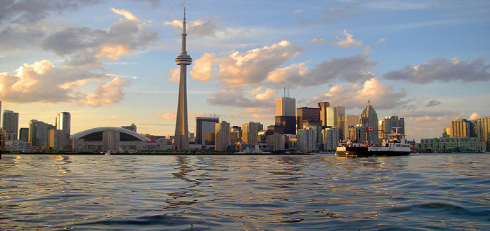 700px-Skyline_of_Toronto_viewed_from_Harbour